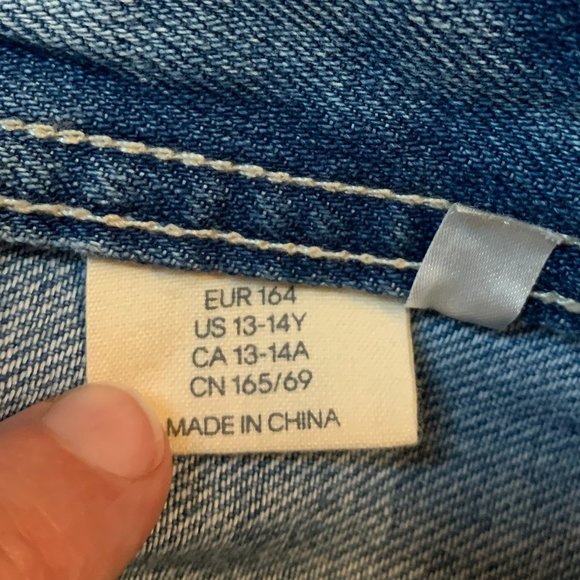 H&M Denim Dungaree Shorts. Size 13-14Y - Picture 7 of 8